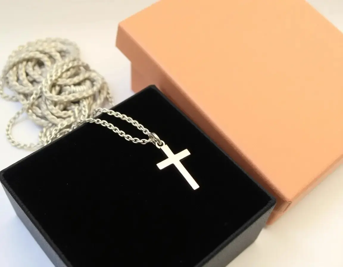 Collana con croce in argento