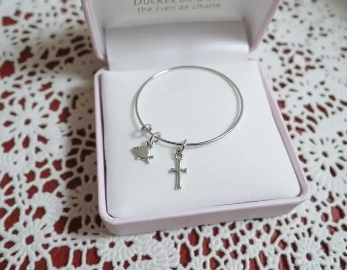 Braccialetto con ciondolo religioso