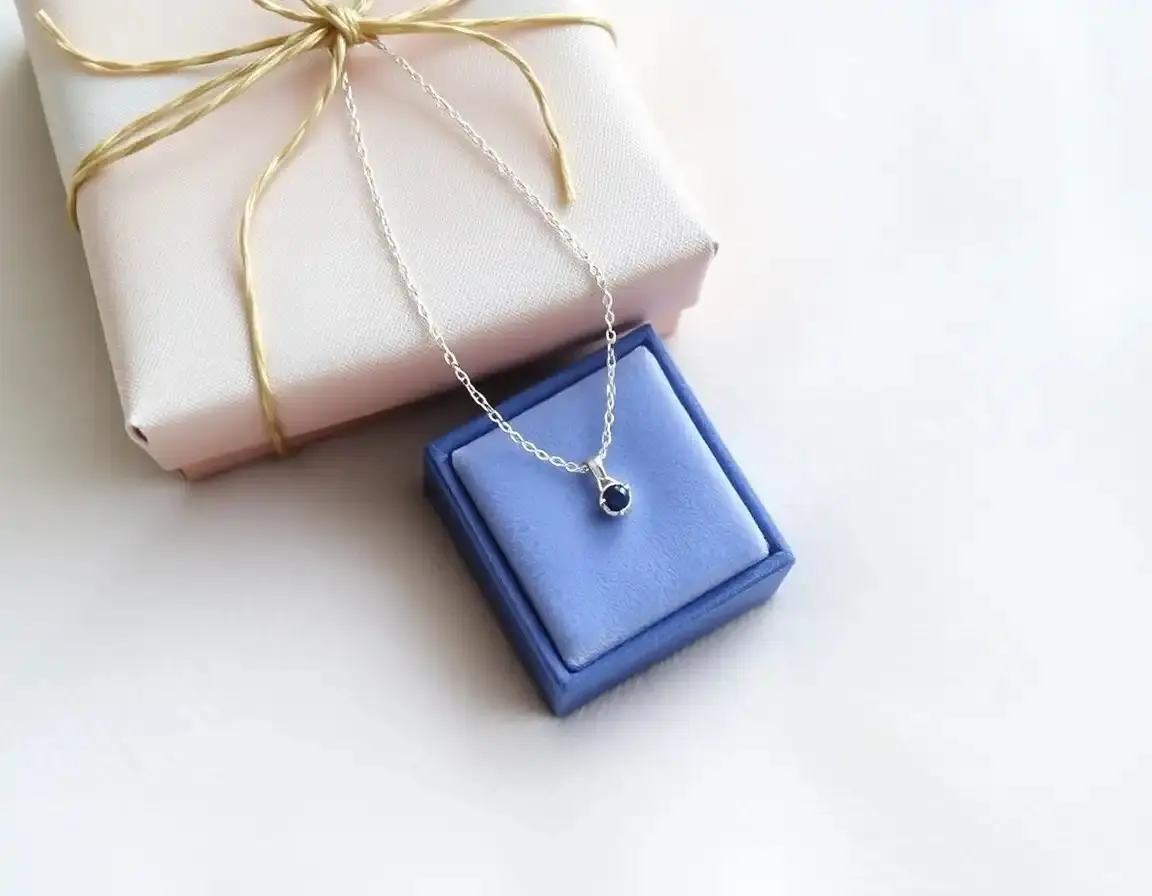 Collana in argento sterling con gemma